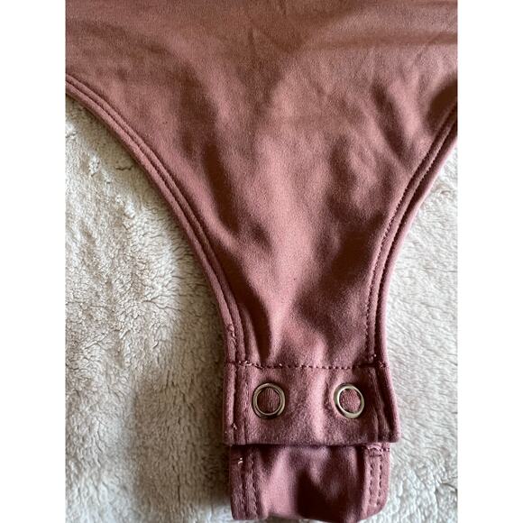 EXPRESS Stretch Thong Snap Bodysuit Size XL Rose Gold Sleeveless Body Contour - Picture 5 of 7